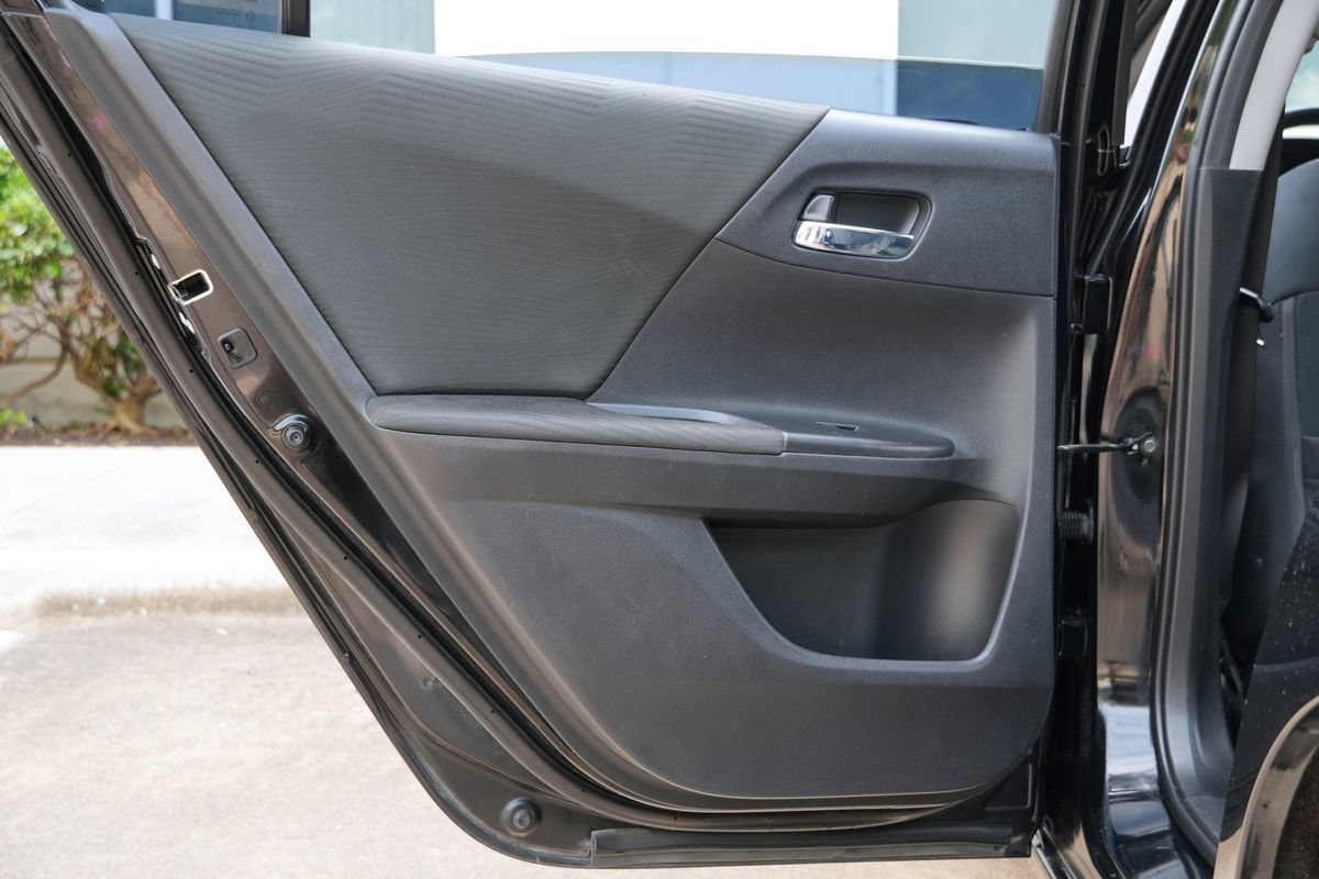 Used 2015 Honda Accord LX image 36