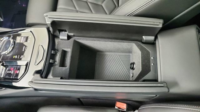 Used 2026 BMW 550e xDrive image 56