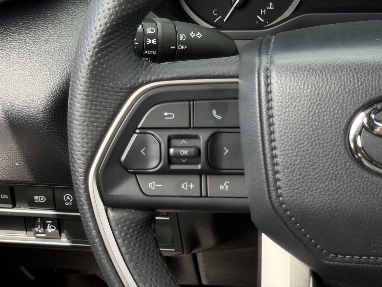 Used 2025 Toyota Tundra SR5 w/ SR5 Premium Package AWD/4WD image 14