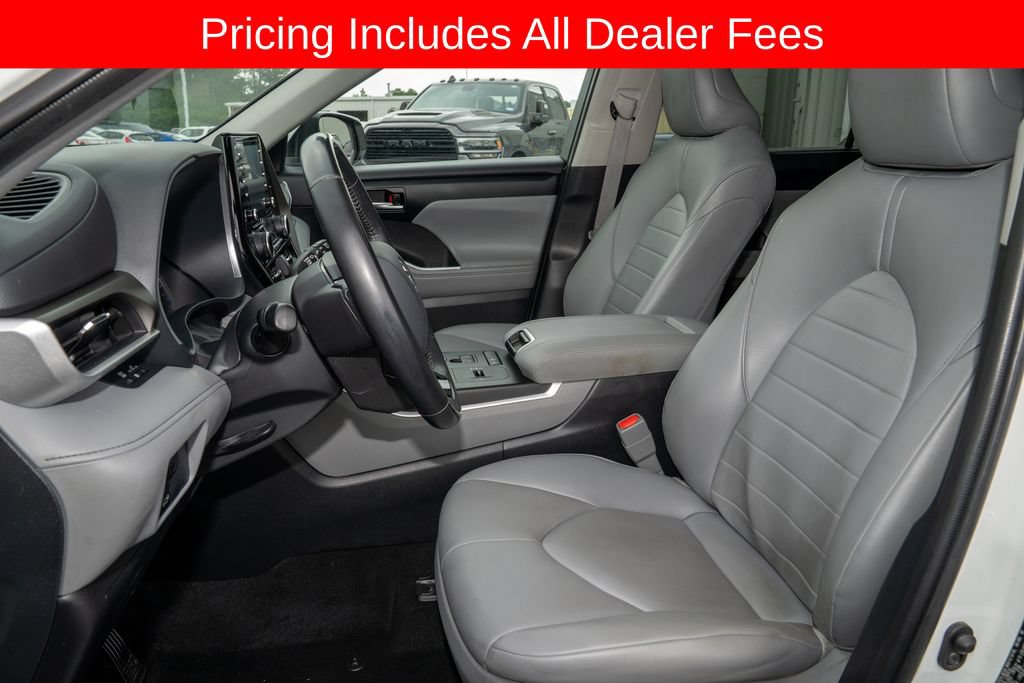 Used 2021 Toyota Highlander XLE FWD image 13