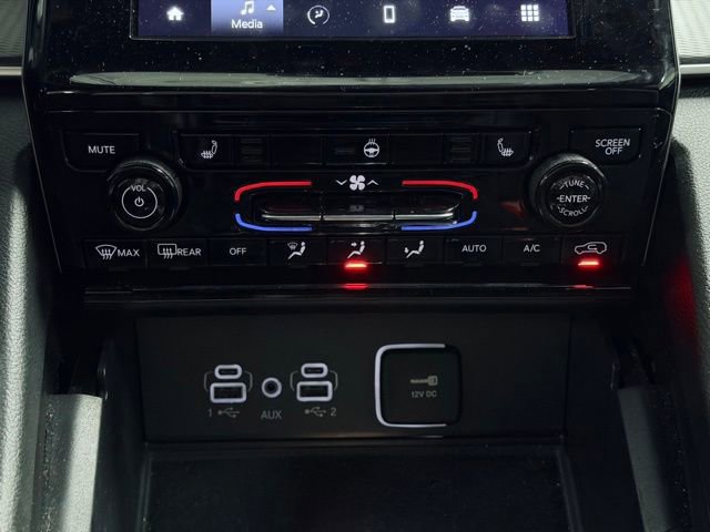 Used 2025 Jeep Grand Cherokee Altitude AWD/4WD image 30