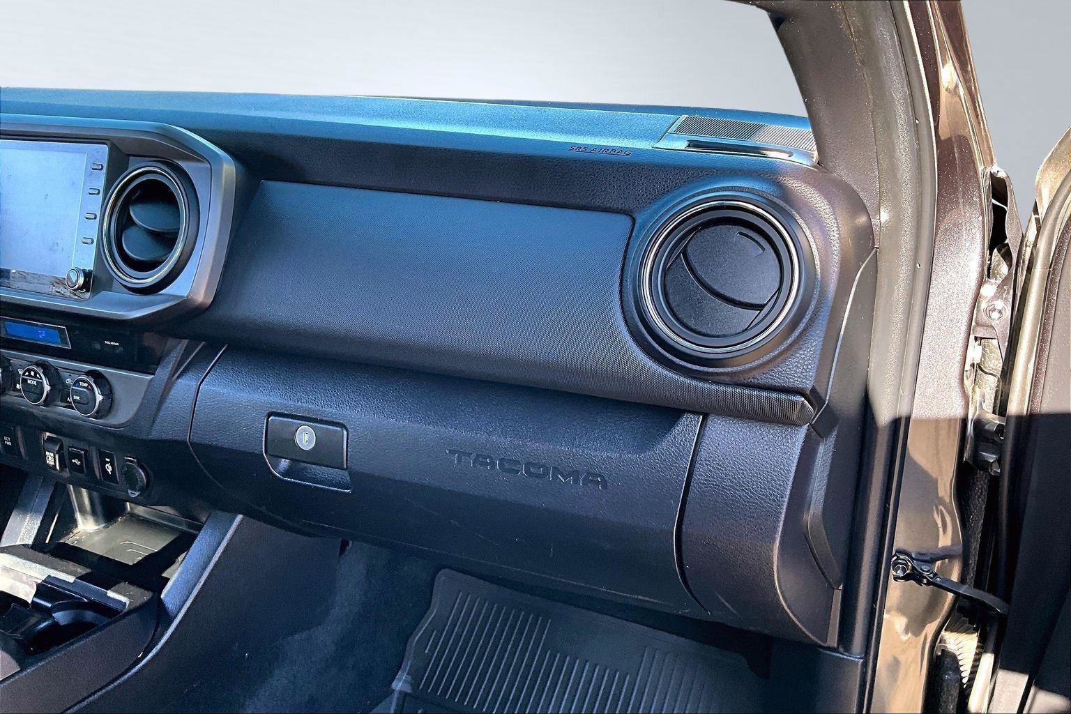 Used 2022 Toyota Tacoma TRD Off-Road image 17