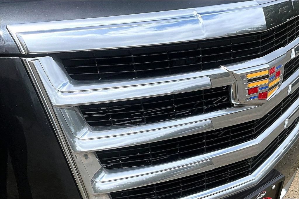 Used 2019 Cadillac Escalade ESV Premium Luxury w/ LPO, Escalade Noir Package AWD/4WD image 32