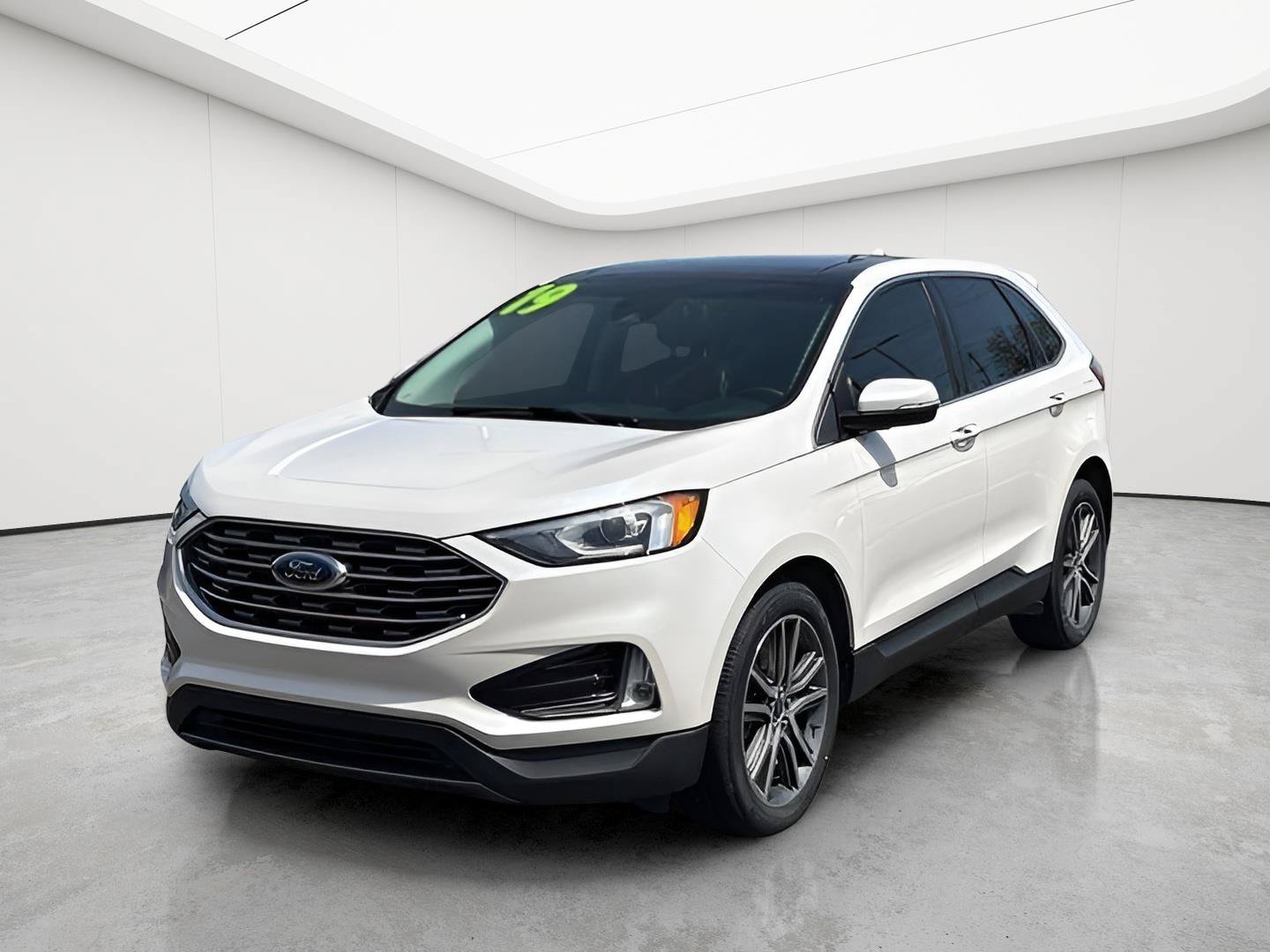 Used 2019 Ford Edge Titanium w/ Cold Weather Package AWD/4WD image 3