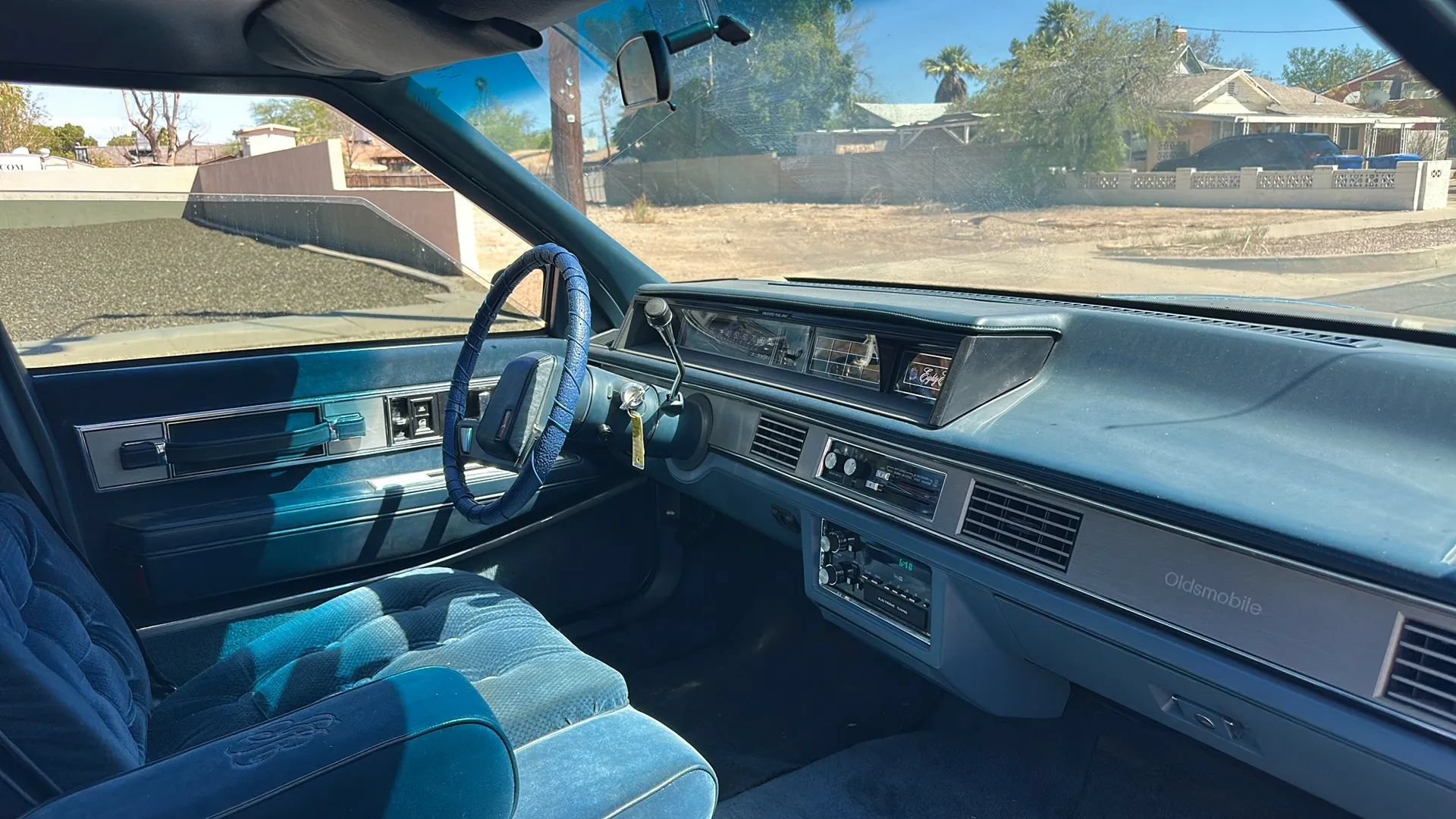 Used 1990 Oldsmobile 88 Royale Brougham FWD image 12