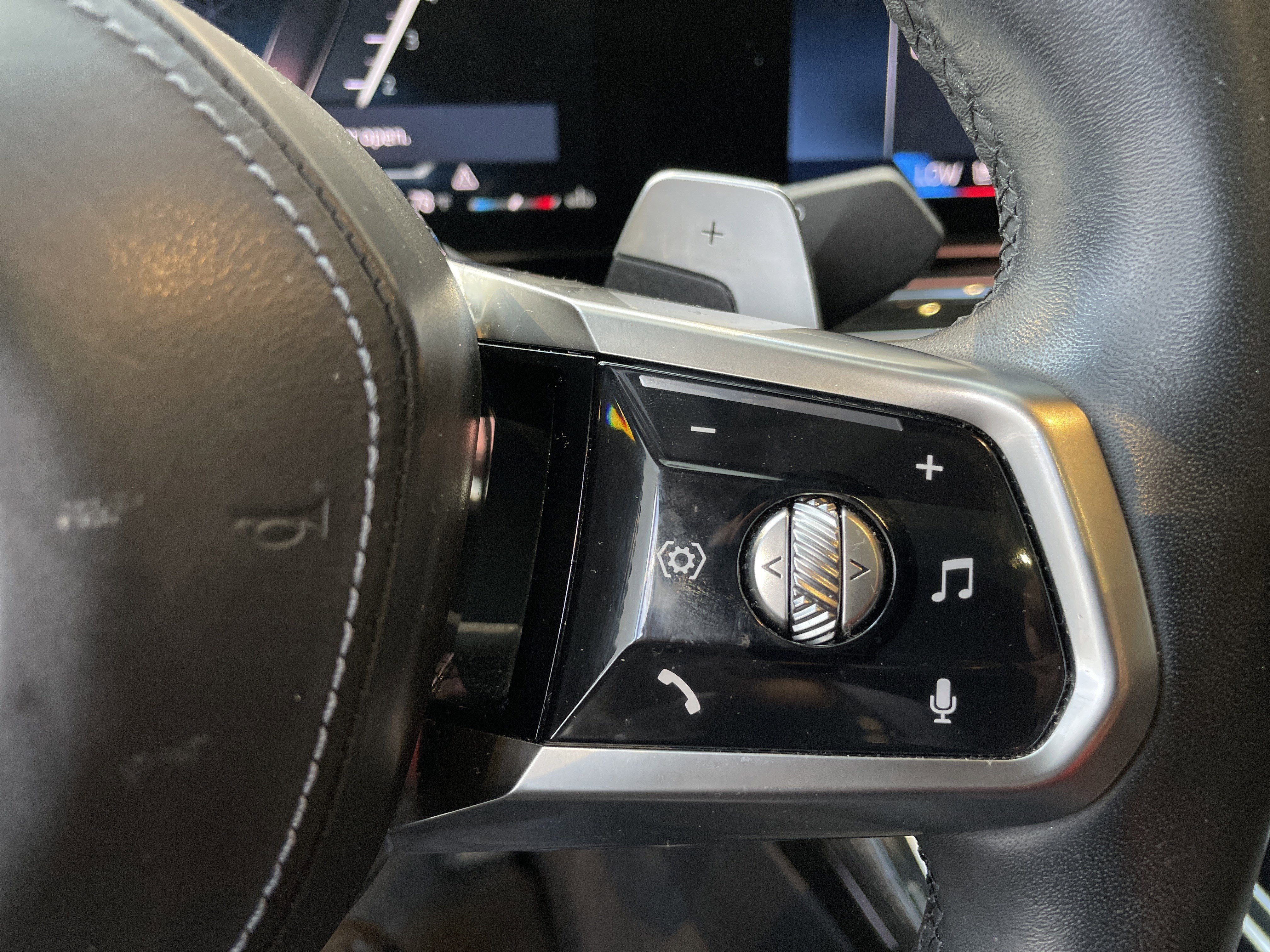 Used 2023 BMW 740i RWD image 21