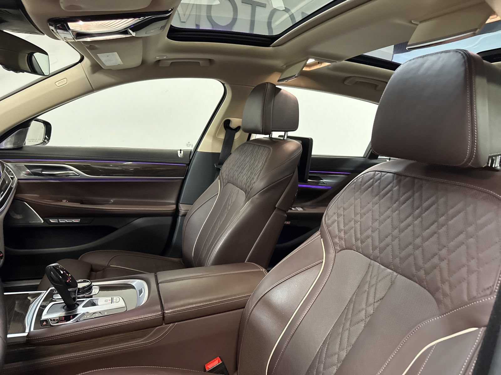 Used 2018 BMW 750i RWD image 14
