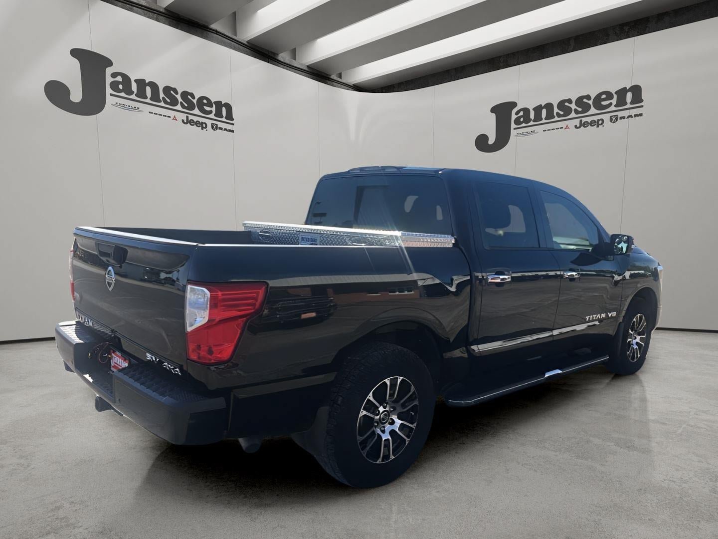 Used 2020 Nissan Titan SV w/ SV Convenience Package AWD/4WD image 4