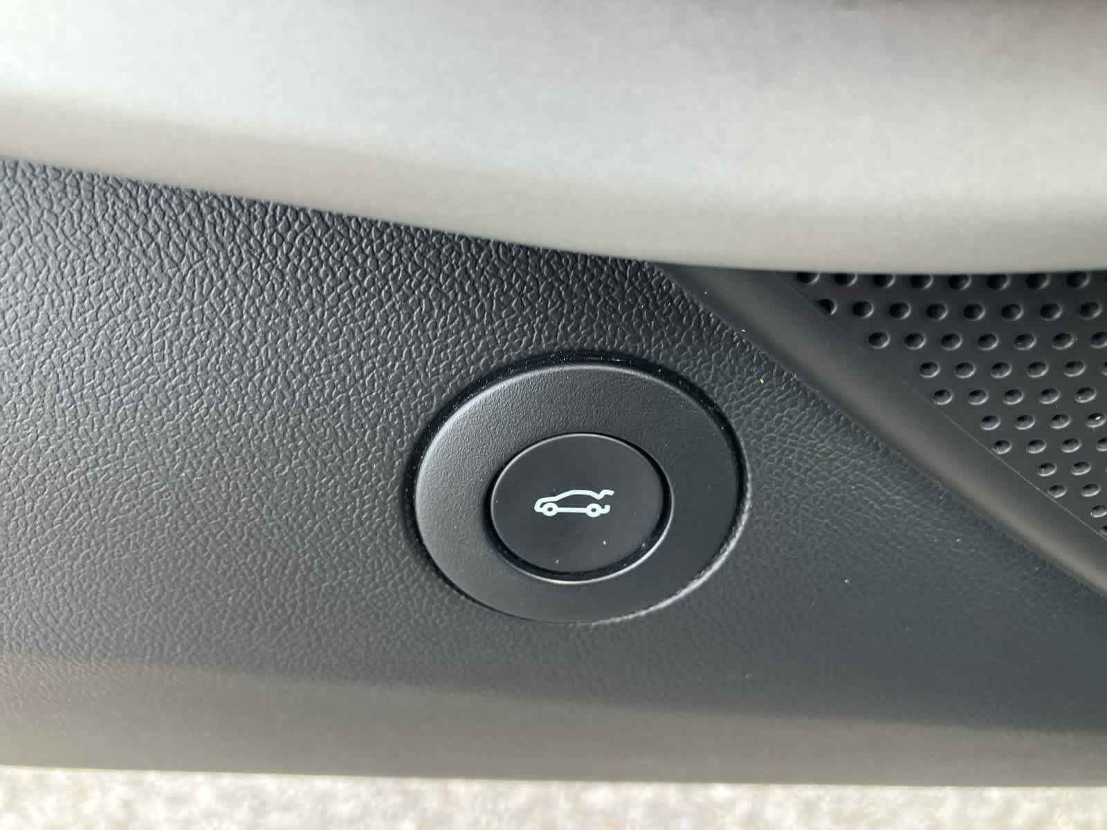Used 2020 Chevrolet Camaro LS RWD image 14