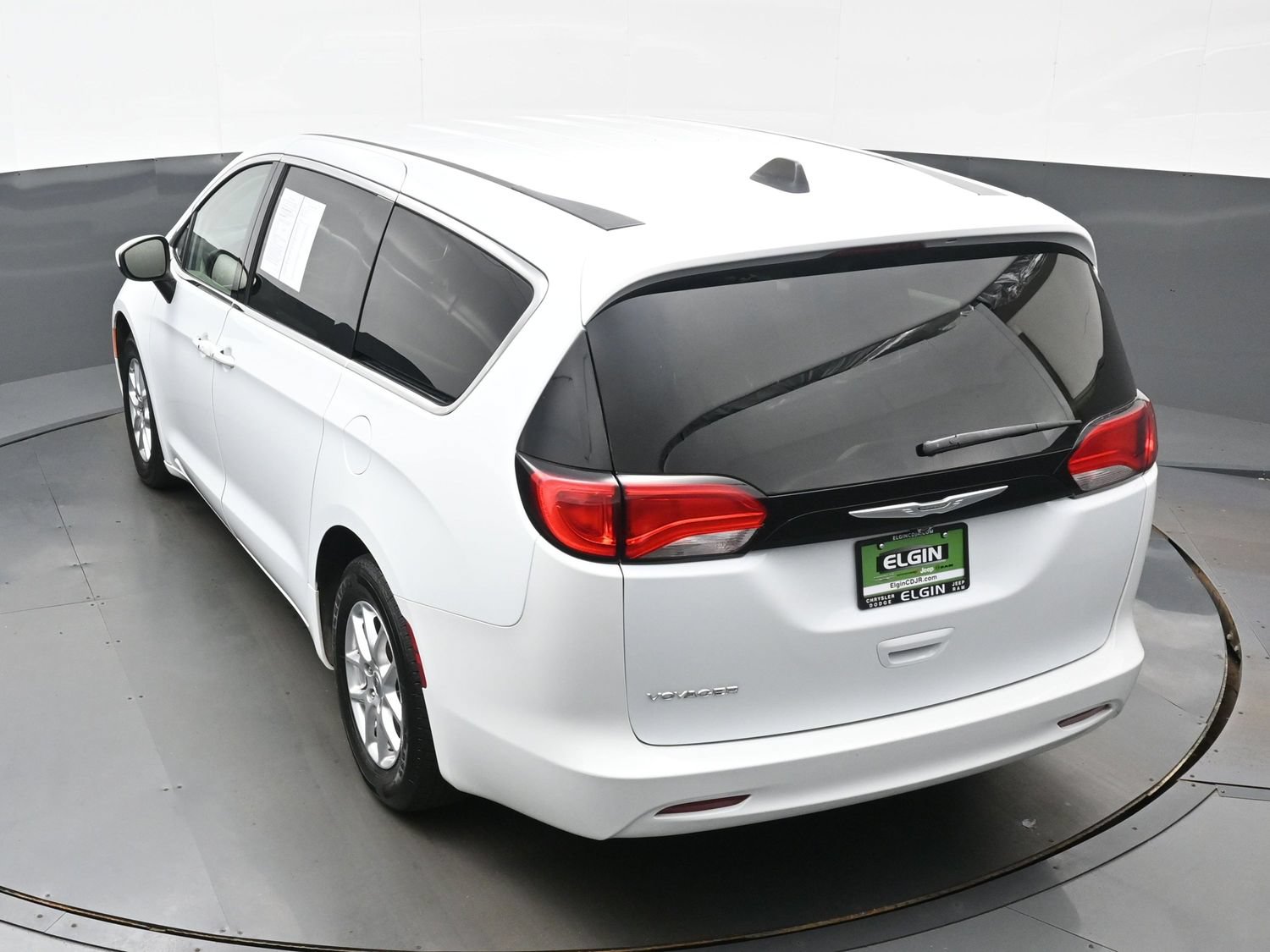 Used 2023 Chrysler Voyager LX FWD image 40
