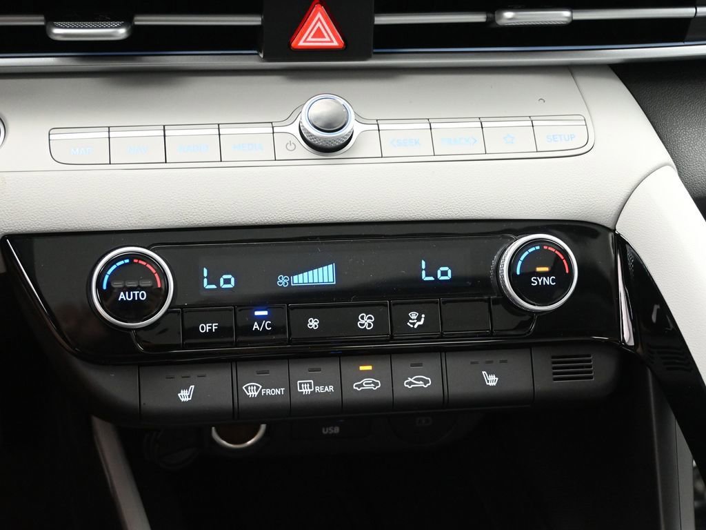 New 2025 Hyundai Elantra Limited image 19