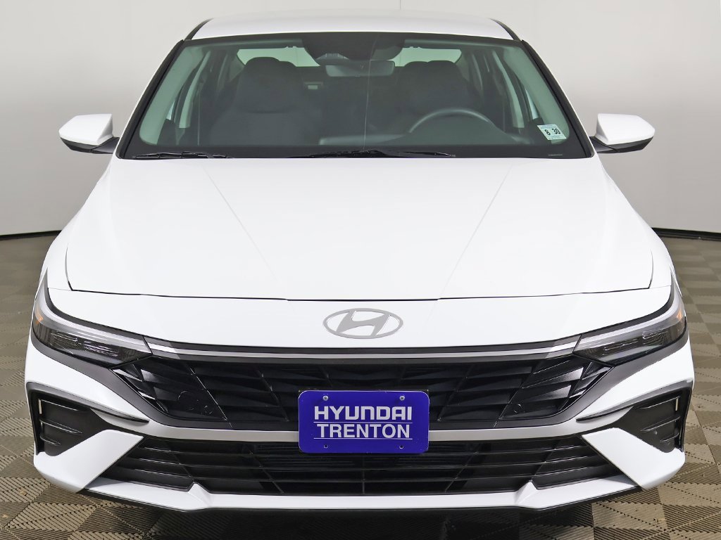 Used 2025 Hyundai Elantra Blue image 10