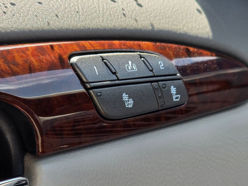 Used 2010 Buick Lucerne CXL image 18