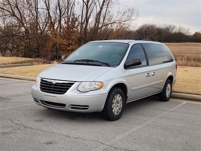 Used 2005 Chrysler Town & Country LX w/ Popular Equipment Group II image 1