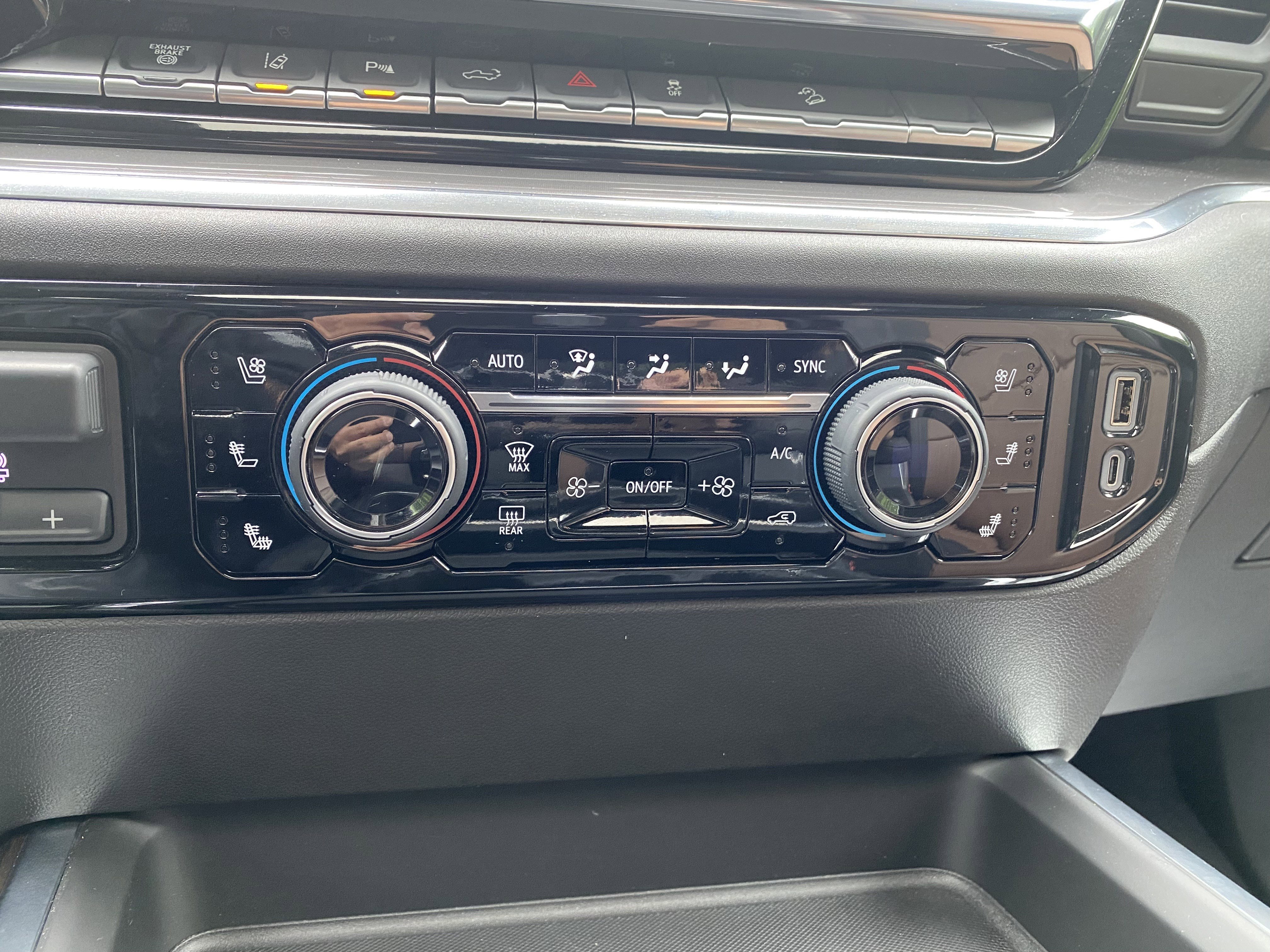 Used 2025 Chevrolet Silverado 2500 High Country w/ High Country Premium Package AWD/4WD image 32