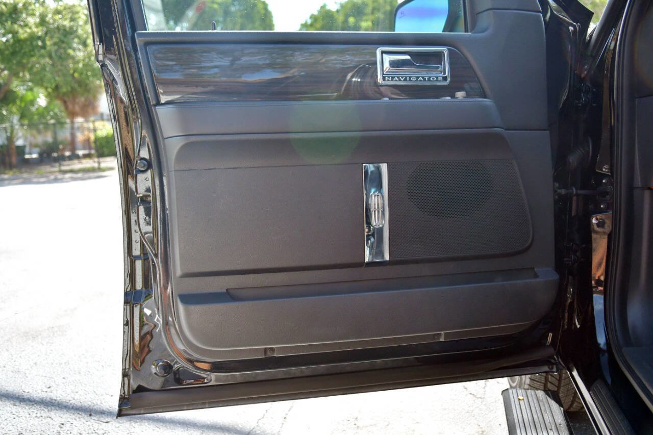 Used 2009 Lincoln Navigator L Base 4x2 4dr SUV image 20