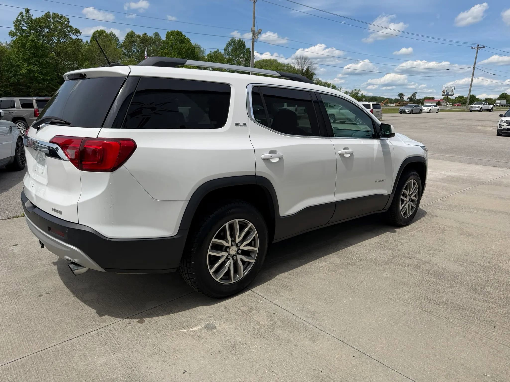 Used 2017 GMC Acadia SLE w/ Driver Alert Package I AWD/4WD image 25
