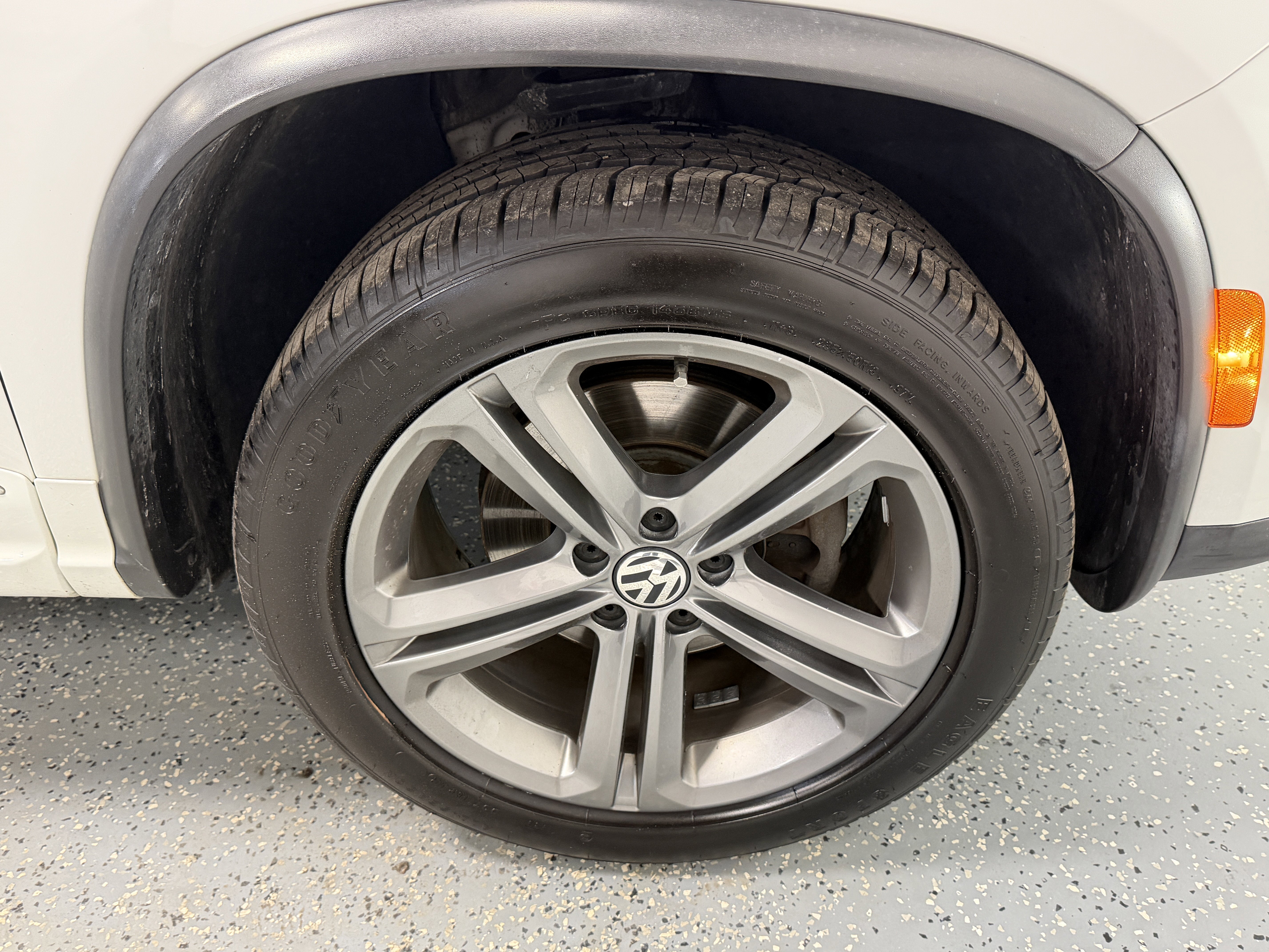 Used 2017 Volkswagen Tiguan Sport image 31