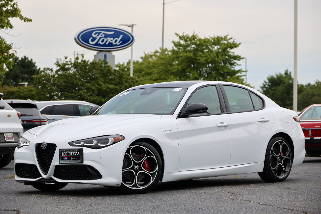 Used 2024 Alfa Romeo Giulia Veloce RWD image 2