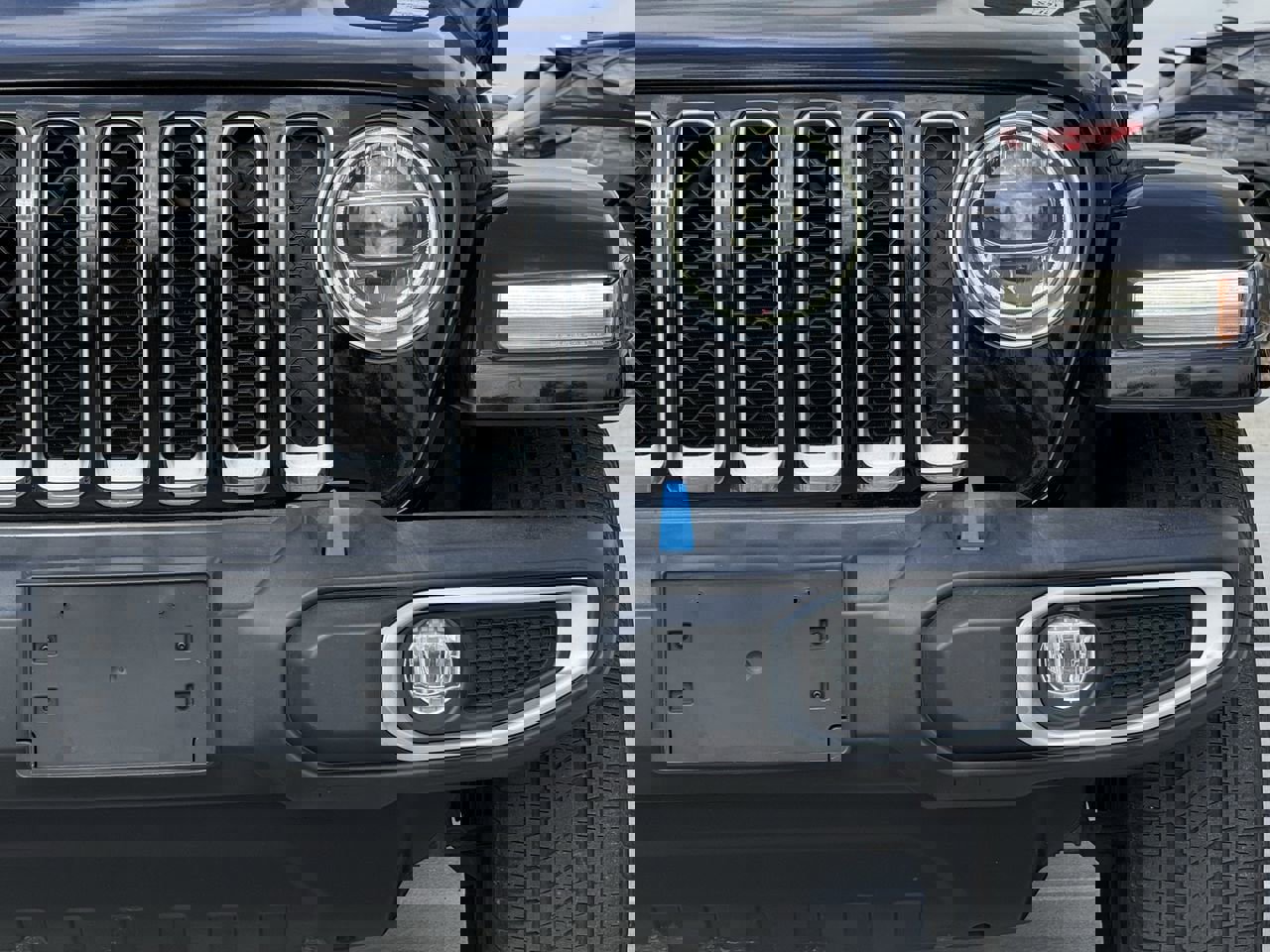 Used 2022 Jeep Wrangler Unlimited Sahara w/ Cold Weather Group image 8