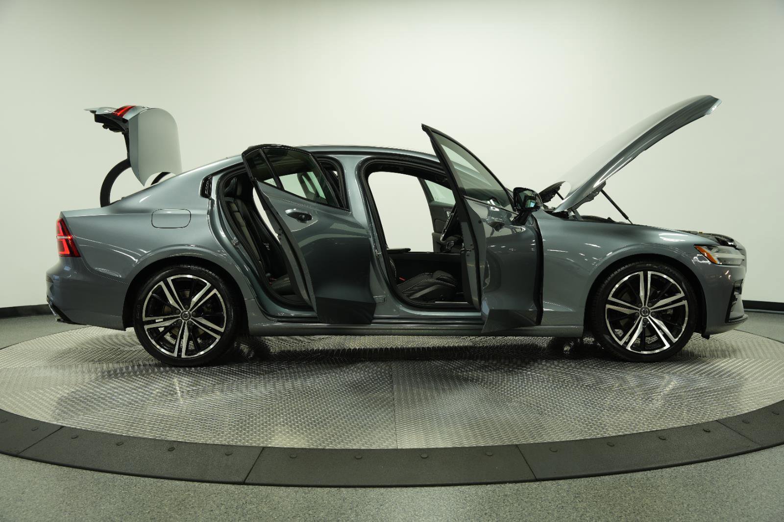 Used 2019 Volvo S60 T5 R-Design FWD image 10