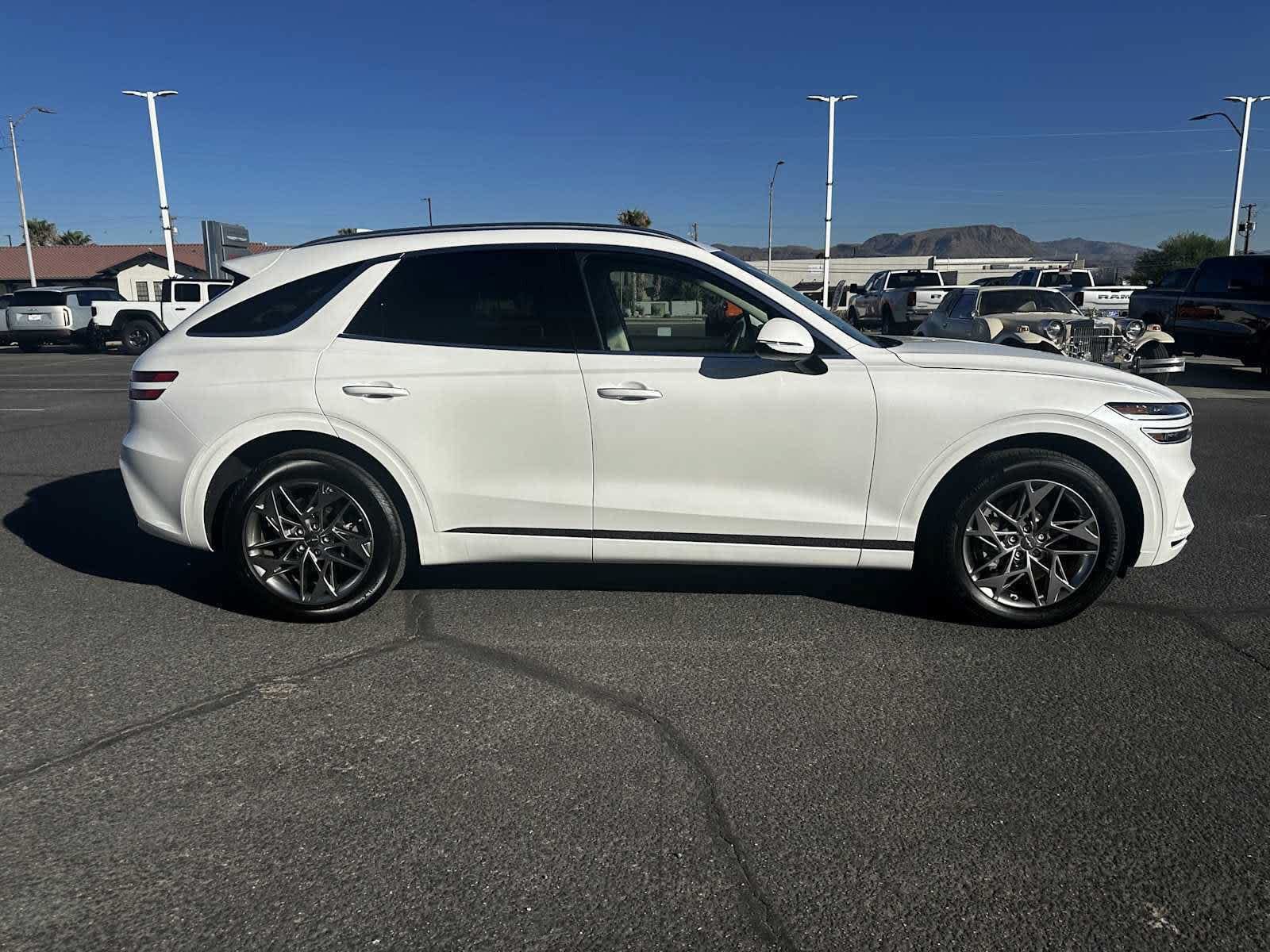 Used 2025 Genesis GV70 2.5T AWD/4WD image 3