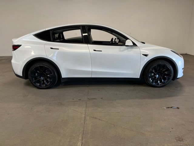 Used 2024 Tesla Model Y Long Range AWD/4WD image 2