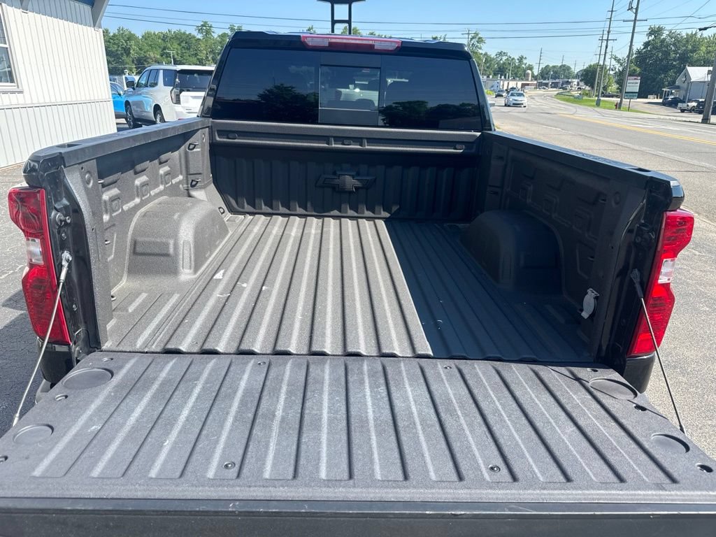 Used 2023 Chevrolet Silverado 1500 LT w/ Leather Package AWD/4WD image 17