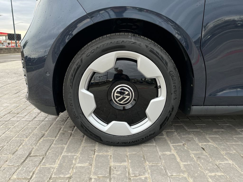 New 2025 Volkswagen ID. Buzz Pro S Plus AWD/4WD image 26