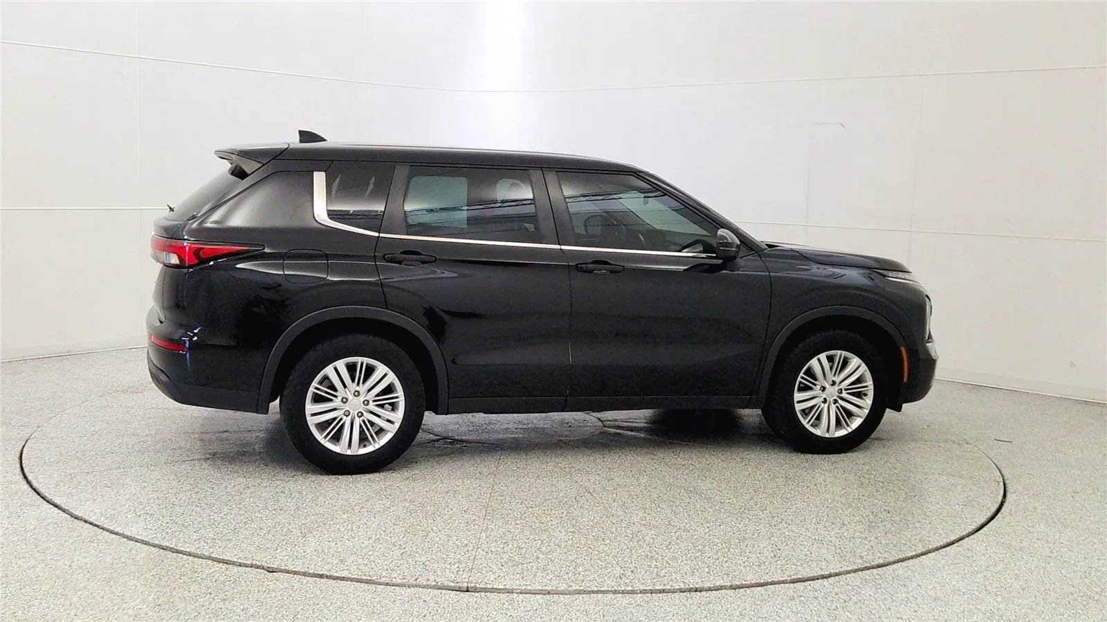 Used 2023 Mitsubishi Outlander ES AWD/4WD image 8