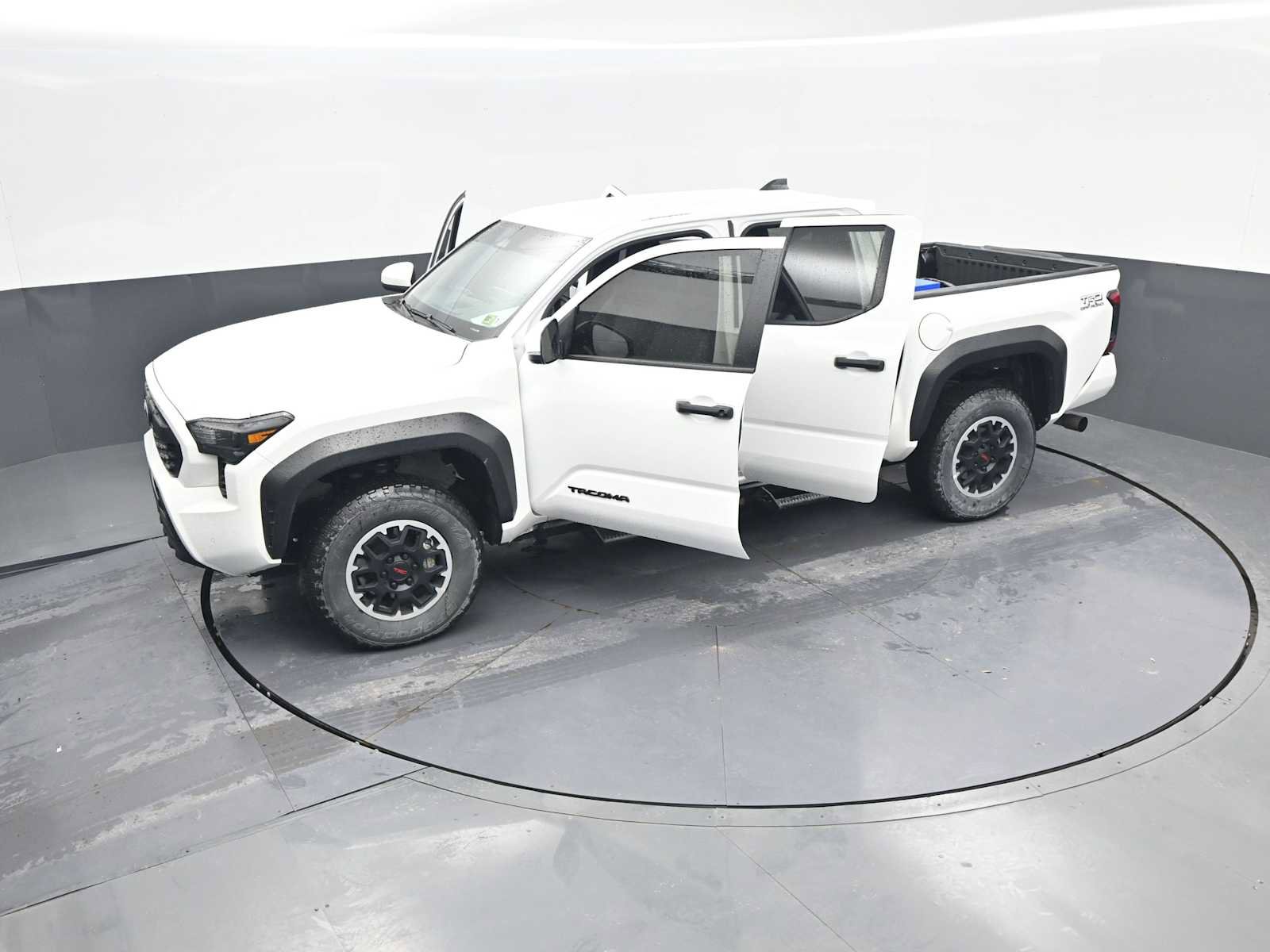 Used 2024 Toyota Tacoma TRD Off-Road w/ TRD Off Road Upgrade Package AWD/4WD image 32