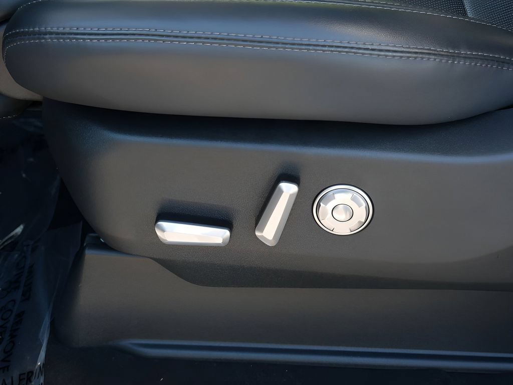 Used 2025 Lincoln Navigator Reserve AWD/4WD image 17