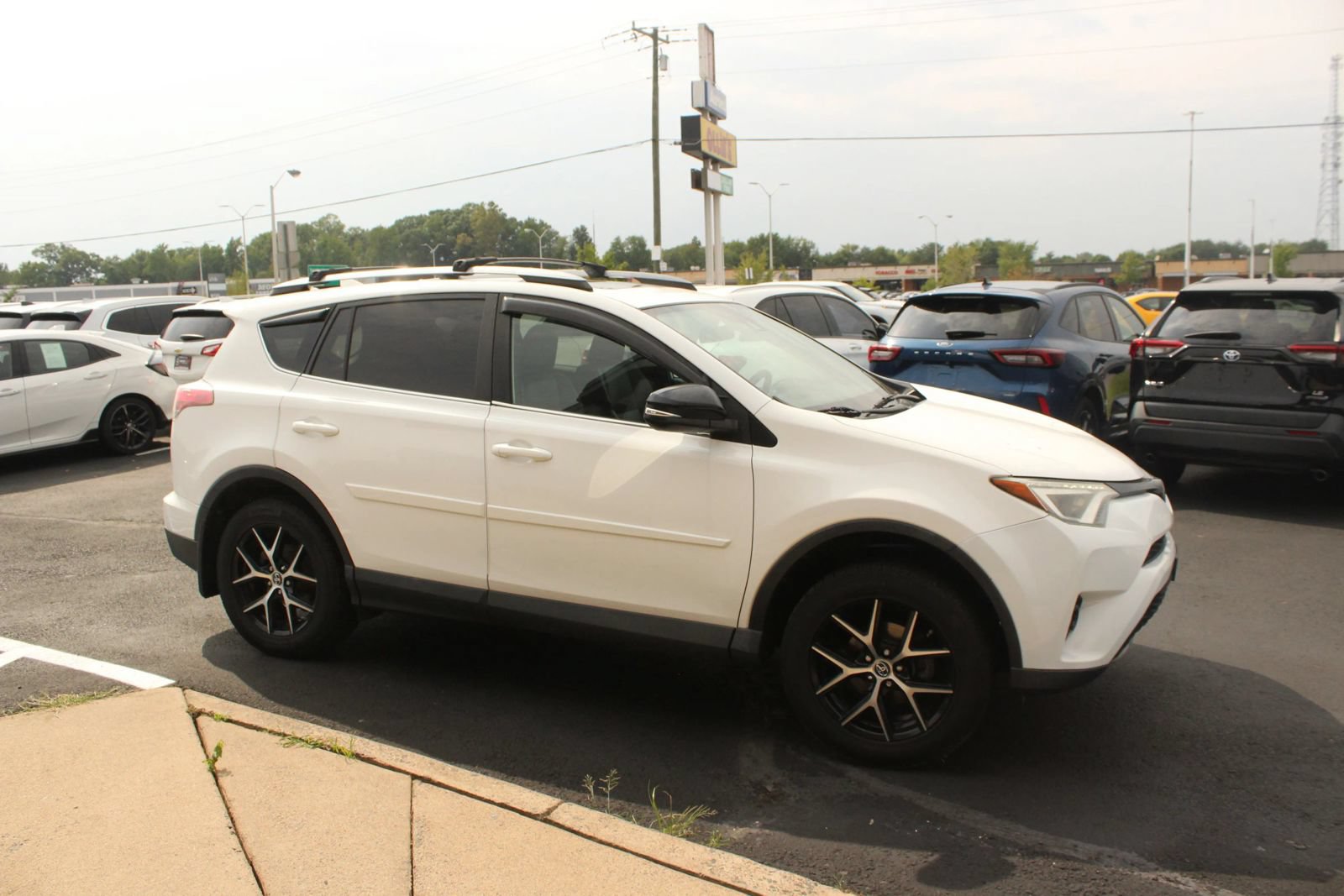 Used 2014 Toyota RAV4 XLE AWD/4WD image 10