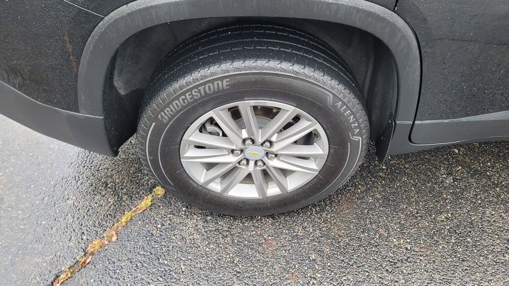 Used 2023 Chevrolet Traverse LT image 13