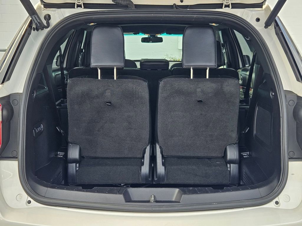 Used 2017 Ford Explorer Platinum image 25