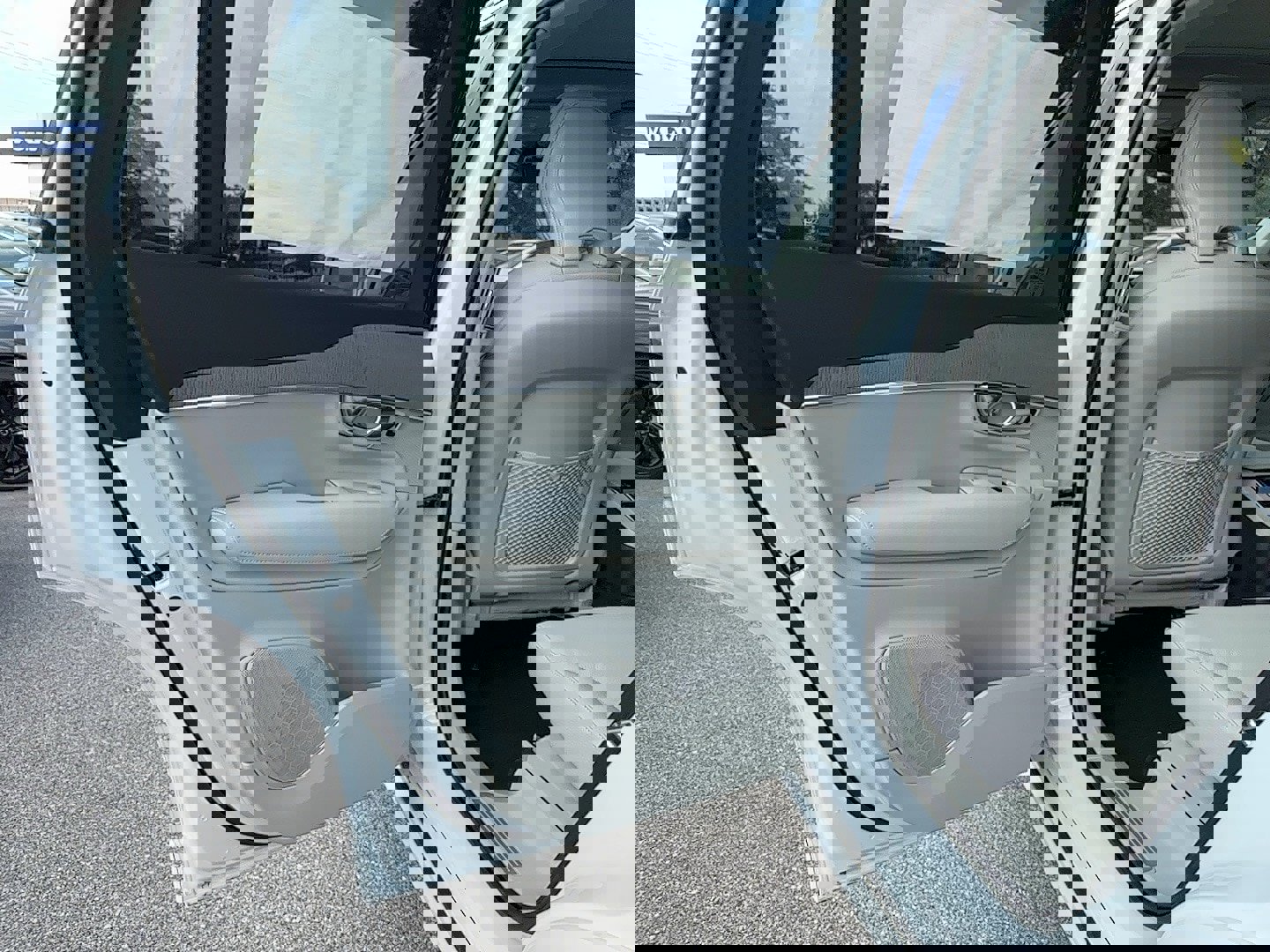 New 2025 Volvo XC90 T8 Core w/ Protection Package Premier image 16