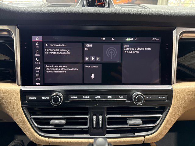 Used 2021 Porsche Macan w/ Premium Package image 80