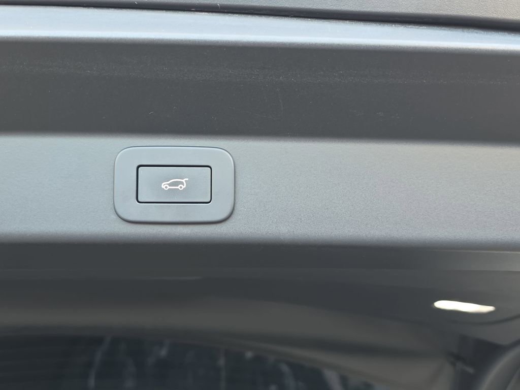 Used 2024 Land Rover Range Rover Sport SE image 16