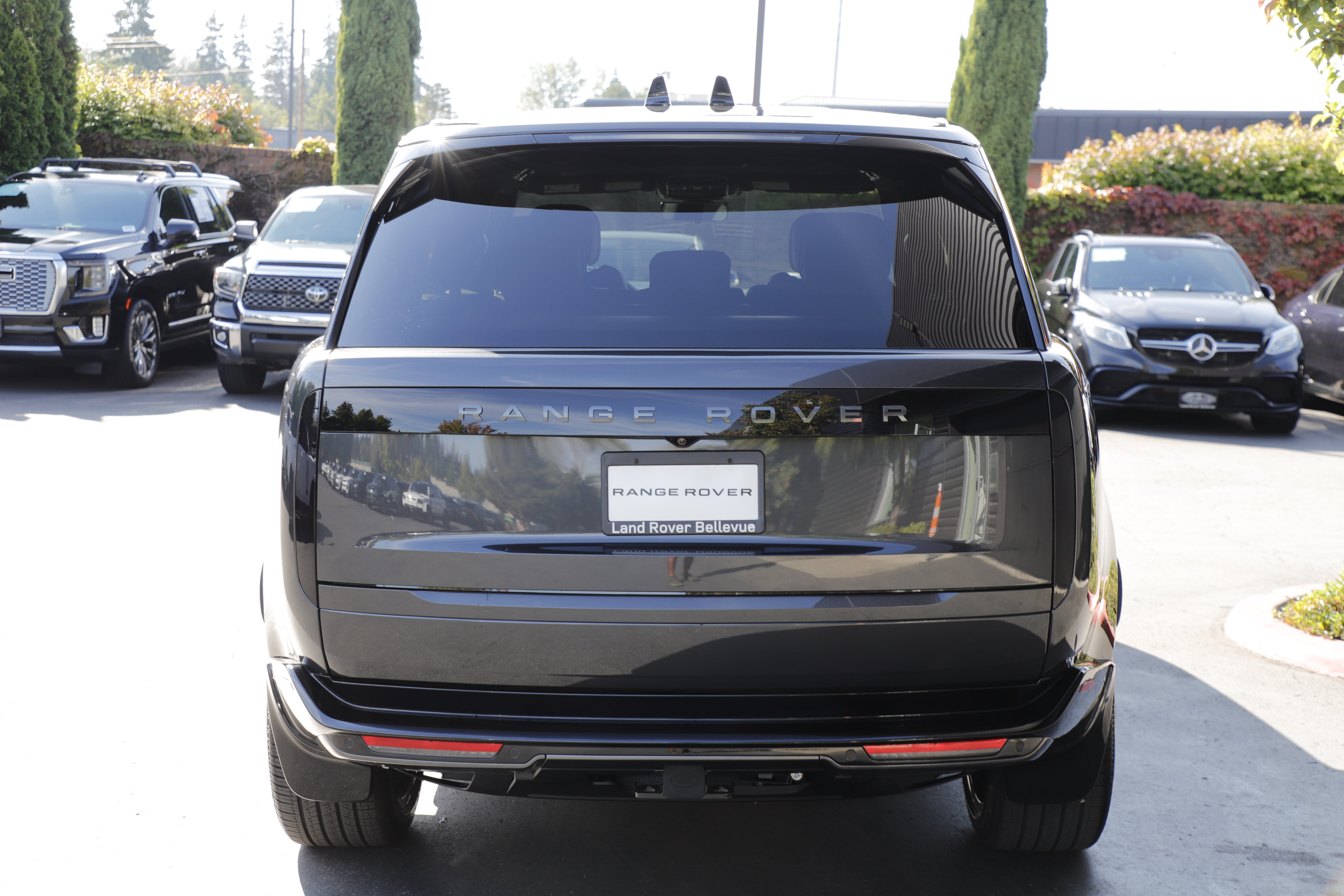 New 2026 Land Rover Range Rover Long Wheelbase SE AWD/4WD image 7