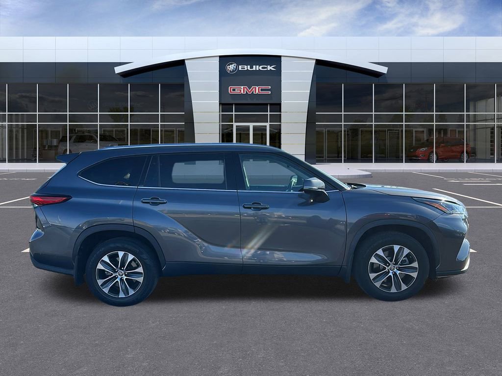 Used 2020 Toyota Highlander XLE image 6