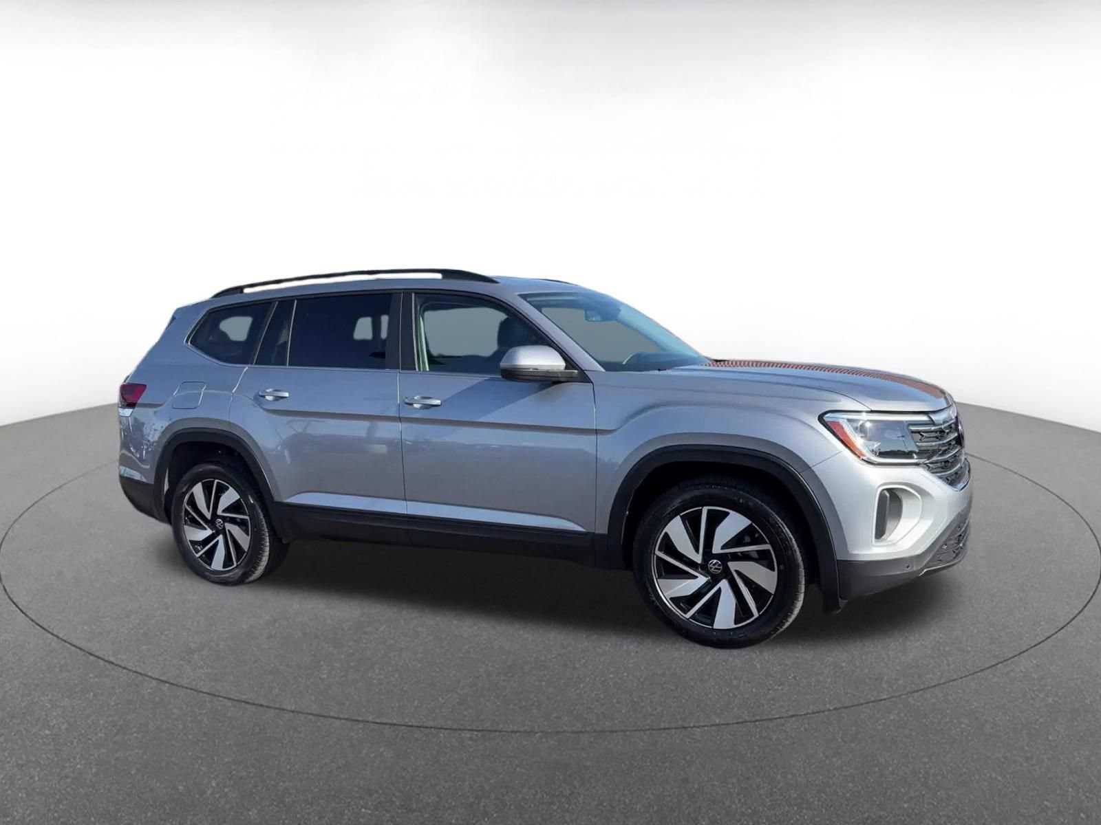 Used 2026 Volkswagen Atlas SE AWD/4WD image 2