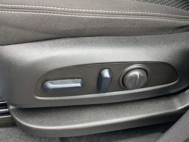 Used 2024 GMC Terrain SLE w/ Driver Convenience Package image 27