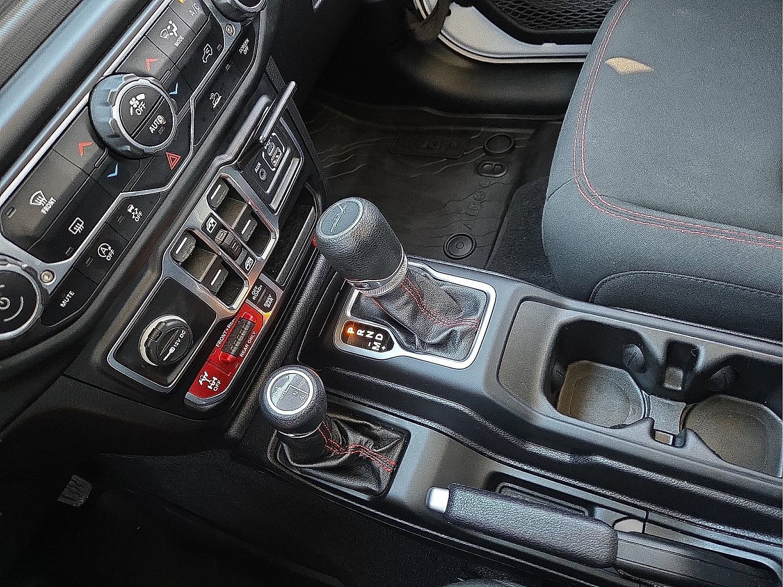 Used 2021 Jeep Gladiator Rubicon AWD/4WD image 25