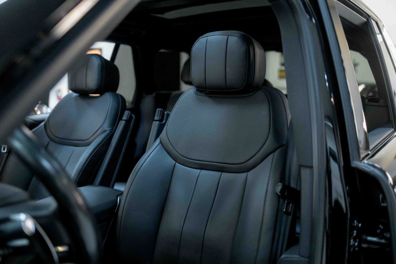 Used 2025 Land Rover Range Rover SE image 72