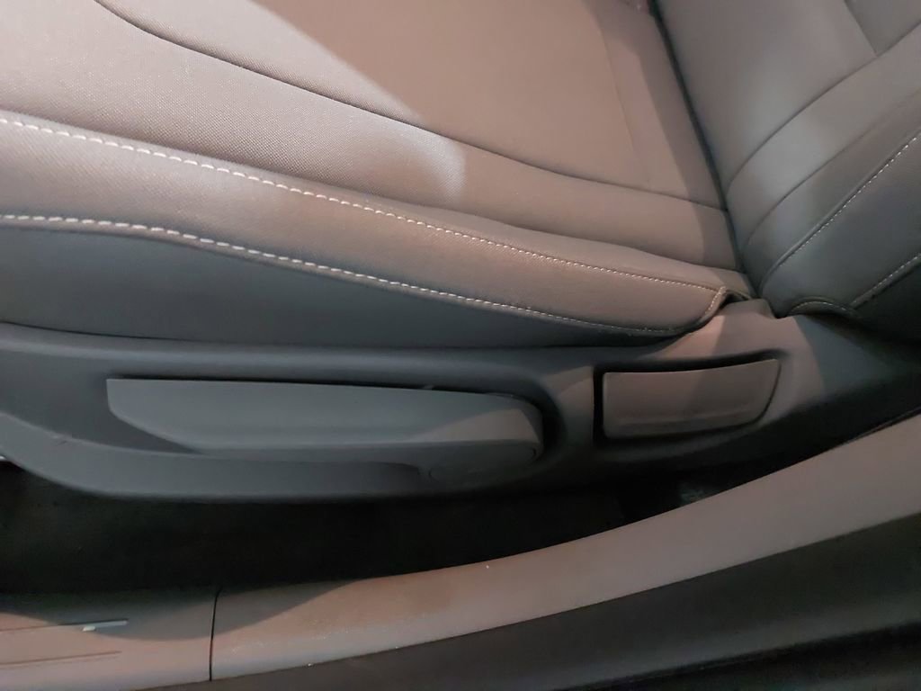 Certified 2025 Hyundai Elantra SEL FWD image 30