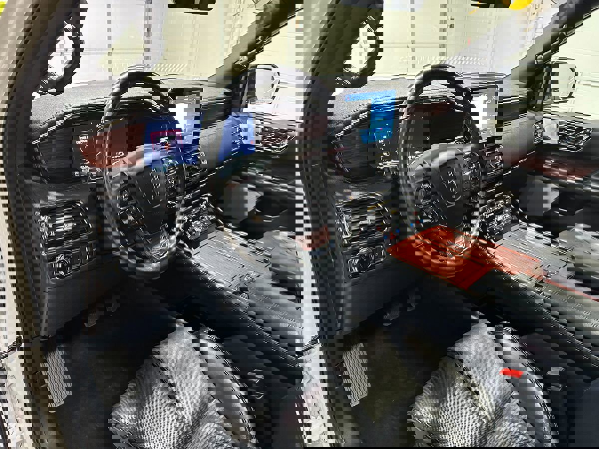 Used 2021 Lincoln Navigator Reserve w/ Luxury Package image 38