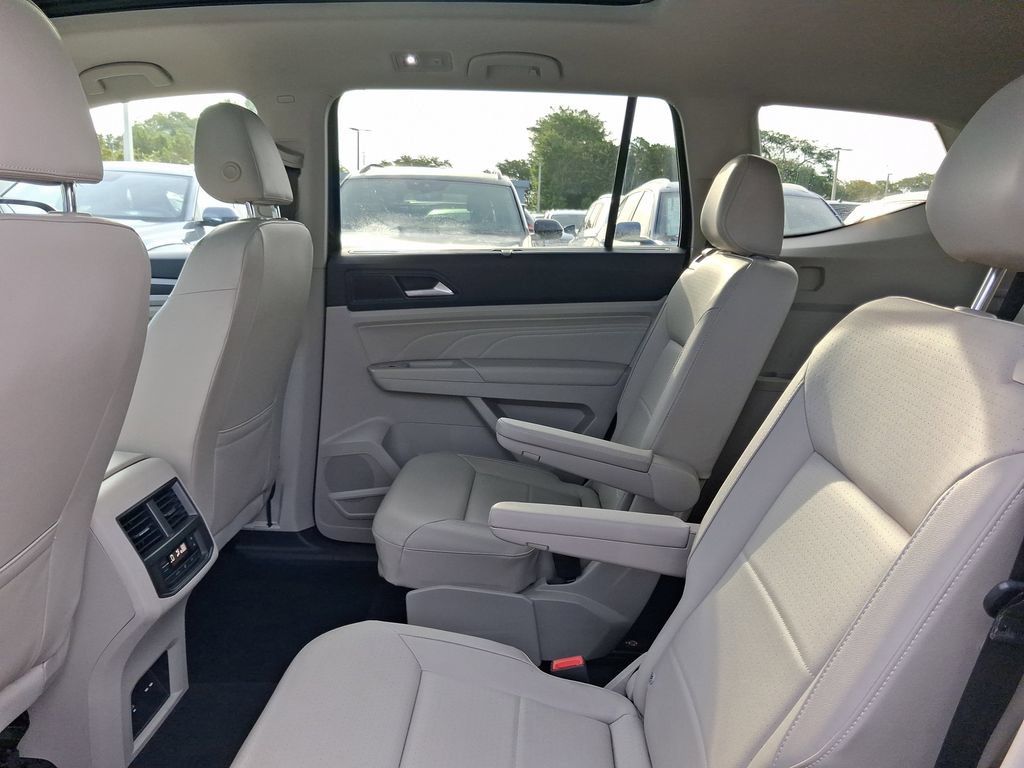 Certified 2022 Volkswagen Atlas SEL R-Line AWD/4WD image 8