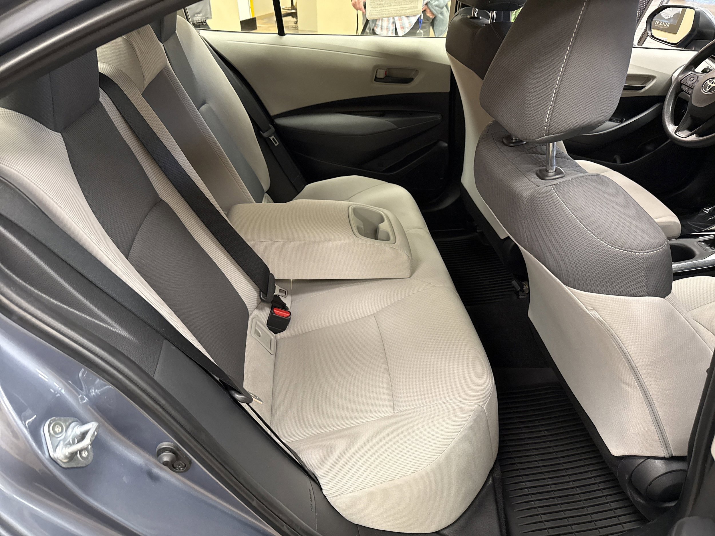Used 2022 Toyota Corolla LE FWD image 30