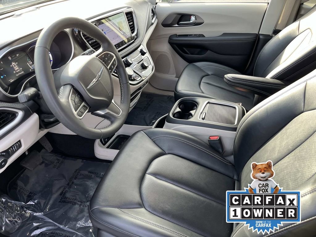Used 2024 Chrysler Pacifica Select image 25