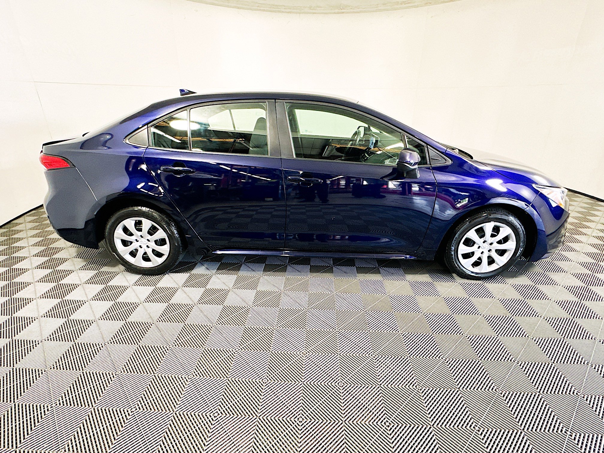 Used 2024 Toyota Corolla LE image 2
